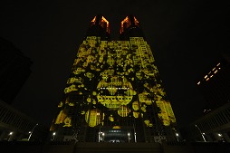 画像ギャラリー No.010のサムネイル画像 / 東京都庁で「パックマン」が縦横無尽に大暴れ。巨大プロジェクションマッピング「PAC-MAN eats TOKYO」,本日上映開始