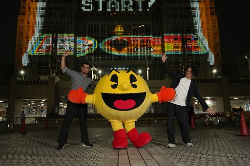 画像ギャラリー No.012のサムネイル画像 / 東京都庁で「パックマン」が縦横無尽に大暴れ。巨大プロジェクションマッピング「PAC-MAN eats TOKYO」,本日上映開始