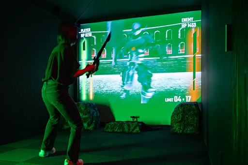 画像ギャラリー No.002のサムネイル画像 / ファンタジー武器屋「タクミアーマリー」,群馬県高崎市に期間限定で出店。愛剣で戦える体験型異世界ゲームも登場