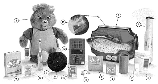 画像ギャラリー No.002のサムネイル画像 / ゲームボーイのカートリッジや,しゃべるぬいぐるみなど。ユニークなメディアで名曲がよみがえる。ロックバンドのグリーン・デイが「Dookie Demastered」発表