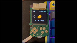 画像ギャラリー No.006のサムネイル画像 / 令和のビジュアルメモリは,カラー液晶とさまざまな機能を備えた進化型に。周辺機器メーカーの8BitModsがビジュアルメモリ「VMU Pro」の新画面を公開