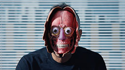 画像ギャラリー No.002のサムネイル画像 / ゲームクリエイター名越稔洋氏の顔が破裂する衝撃的なシーンを収録。名越スタジオが目指すブランドアイデンティティを表現した映像が公開に