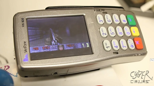 画像ギャラリー No.004のサムネイル画像 / 「ニンテンドーサウンドクロック Alarmo」で,FPS「DOOM」を動作させるユーザーが出現。サウンドはないが,Alarmoのダイヤルで主人公を操作