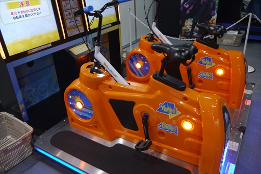 ���������꡼ No.010�Υ���ͥ������ / ���Τ�ư�����Ĥĥ������ڤ���륢���ƥ��ӥƥ��⡣���ߥ塼������ �������ݤ�Ÿ������Ƥ���2�Ĥα�ư�ϥ������Ҳ��AEPO2024��