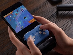 ��ɾ�Τ���8BitDo�ξ���������ѥåɤ򥹥ޡ��ȥե���˼���դ��ơ����ӥ����ൡ�Τ褦�ˤ���ͷ�٤���յ��郎�о�