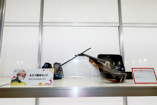 画像ギャラリー No.006のサムネイル画像 / 「にじさんじフェス 2025」ライバーの私物はなぜか石率多め? 百人一首は個性のあふれすぎた作品がずらり