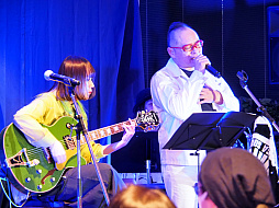 画像ギャラリー No.019のサムネイル画像 / 「光吉猛修 35周年記念ディナーショー in セガ本社」レポート。日本一歌のうまいサラリーマンが昼夜にわたって全22曲を披露(独占インタビューも)