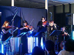 画像ギャラリー No.033のサムネイル画像 / 「光吉猛修 35周年記念ディナーショー in セガ本社」レポート。日本一歌のうまいサラリーマンが昼夜にわたって全22曲を披露(独占インタビューも)