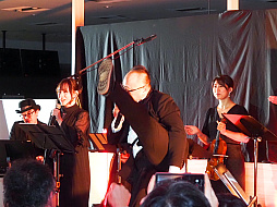 画像ギャラリー No.037のサムネイル画像 / 「光吉猛修 35周年記念ディナーショー in セガ本社」レポート。日本一歌のうまいサラリーマンが昼夜にわたって全22曲を披露(独占インタビューも)