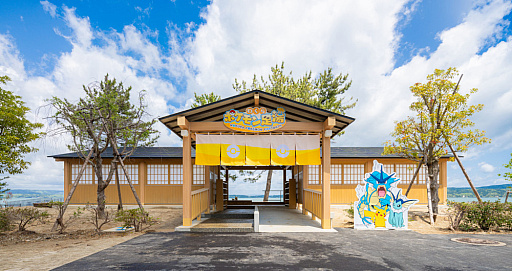 画像ギャラリー No.001のサムネイル画像 / ポケモンたちと足湯でゆったり。石川県・和倉温泉で「わくらポケモン足湯」がオープン。七尾湾を一望できる無料の足湯